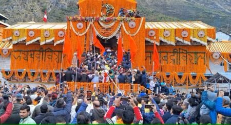 chardham yatra 2024 भगवान बदरीविशाल के दर्शन के लिए उमड़े श्रद्धालु